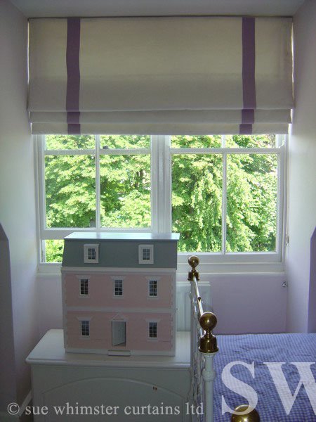 036._roman_blind_with_ribbon.400.600.to-height.cached