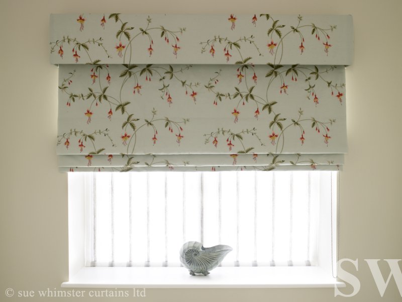 037._roman_blind_with_sheer_panel.400.600.to-height.cached