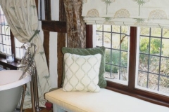 009._curtains_and_roman.400.600.to-height.cached