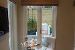 010._dress_romans_in_kitchen.400.600.to-height.cached