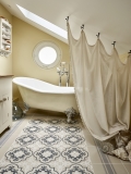 Bathroom curtain