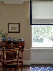 Roman blind with border