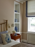Roman with border in Bedroom